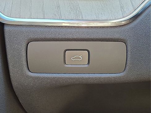 New 2026 Volvo XC60 B5 Plus w/ Protection Package Premier image 30