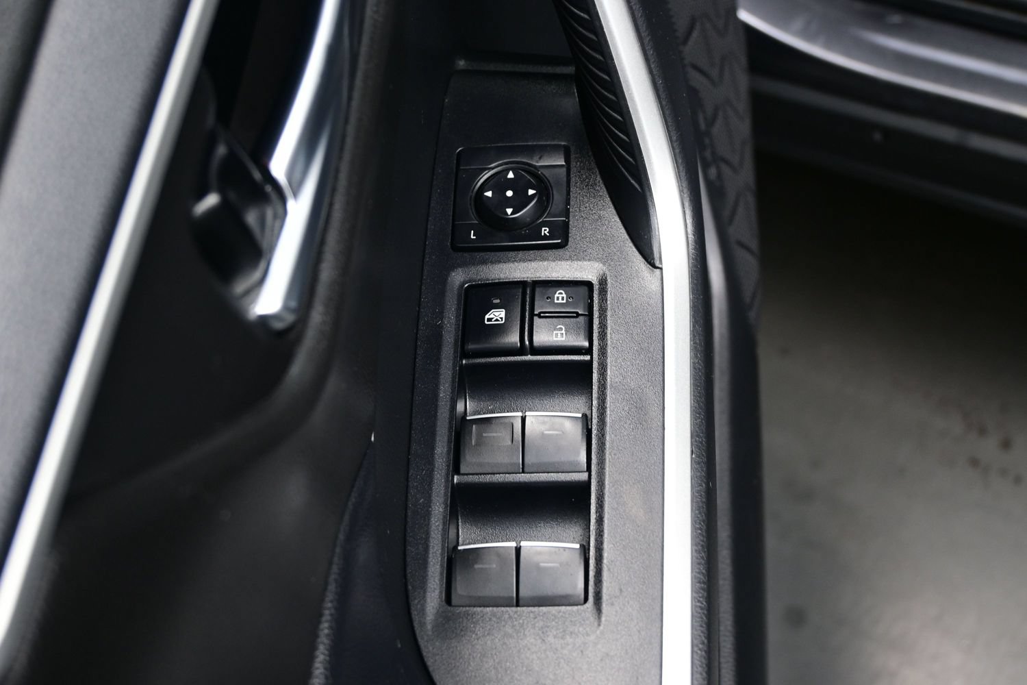 Used 2022 Toyota RAV4 SE w/ Convenience Package AWD/4WD image 10