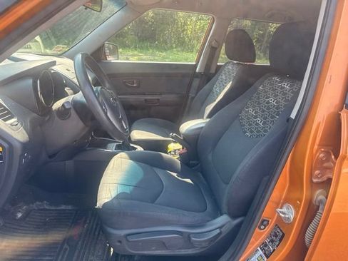 Used 2011 Kia Soul + FWD image 12