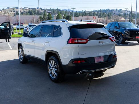 Used 2018 Jeep Cherokee Limited w/ Luxury Group AWD/4WD image 5