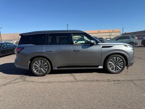 Used 2025 INFINITI QX80 Sensory image 2