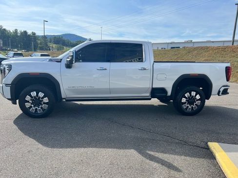 Used 2024 GMC Sierra 3500 Denali w/ Denali Reserve Package AWD/4WD image 2