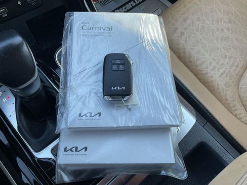 Used 2022 Kia Carnival EX FWD image 23