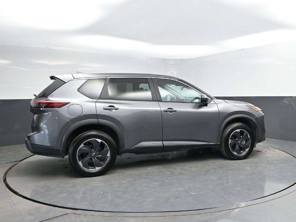 Used 2024 Nissan Rogue SV FWD image 8