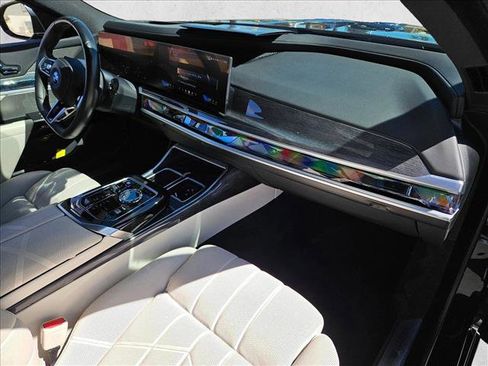 Certified 2023 BMW i7 xDrive60 image 22