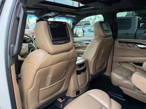 Used 2019 Cadillac Escalade Platinum image 26