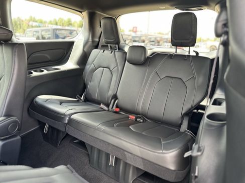 New 2025 Chrysler Pacifica Select image 27