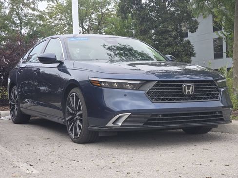 Used 2024 Honda Accord Touring image 2