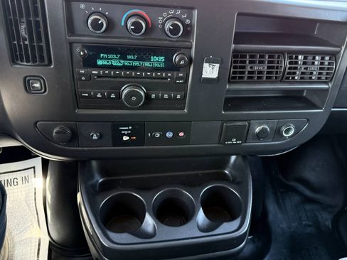 Used 2017 GMC Savana 2500 RWD image 25