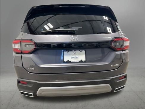 Certified 2023 Honda Pilot Touring image 9