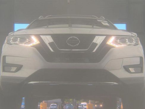 Used 2020 Nissan Rogue SL w/ Premium Package FWD image 3