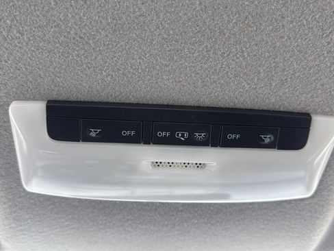 Used 2019 Nissan Kicks SV image 21