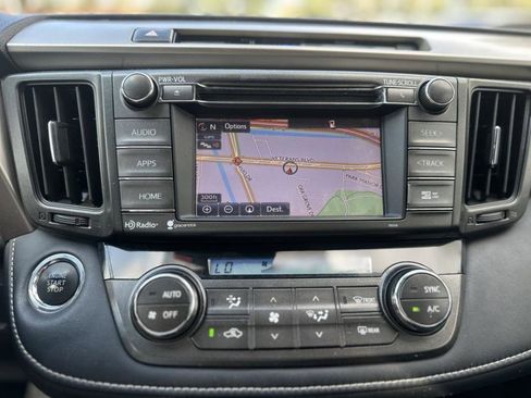 Used 2015 Toyota RAV4 Limited image 32