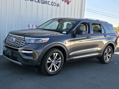 Used 2020 Ford Explorer Platinum w/ Premium Technology Package image 3