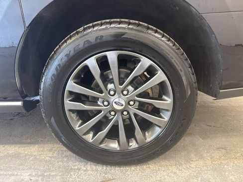 Used 2021 Ford Expedition Max Limited image 8