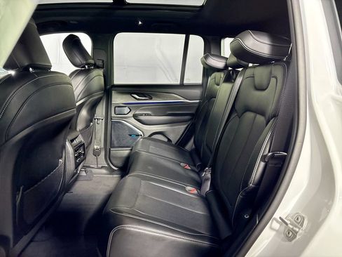 Certified 2023 Jeep Grand Cherokee Overland AWD/4WD image 22