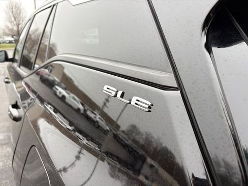 Used 2023 GMC Terrain SLE w/ Driver Convenience Package image 16