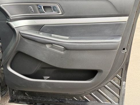 Used 2017 Ford Explorer XLT FWD image 23