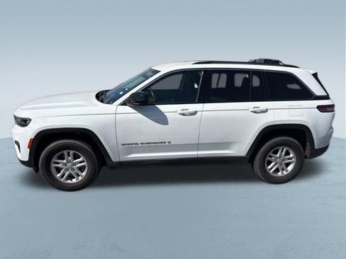 Used 2023 Jeep Grand Cherokee Laredo image 4