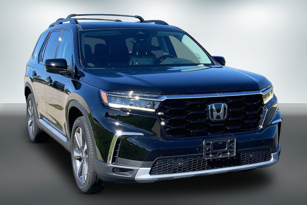 Used 2023 Honda Pilot Touring image 7