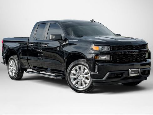 Used 2020 Chevrolet Silverado 1500 Custom w/ Custom Value Package RWD image 4