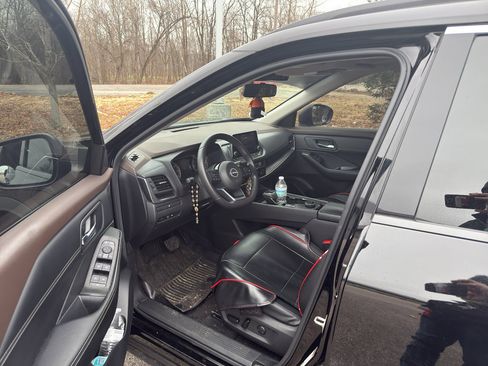 Used 2023 Nissan Rogue SV w/ SV Premium B Package image 10