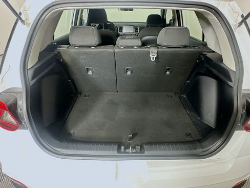 Used 2025 Hyundai Venue SEL FWD image 28