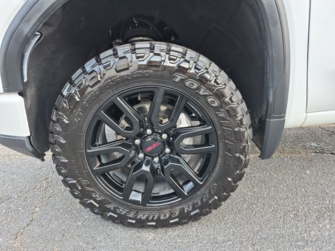 Used 2023 GMC Sierra 1500 Elevation w/ X31 Off-Road Package AWD/4WD image 11