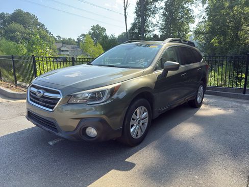 Used 2019 Subaru Outback 2.5i Premium AWD/4WD image 1