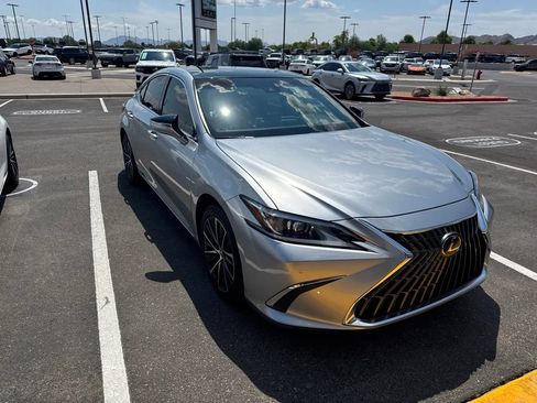 Used 2022 Lexus ES 350 w/ Premium Package FWD image 2
