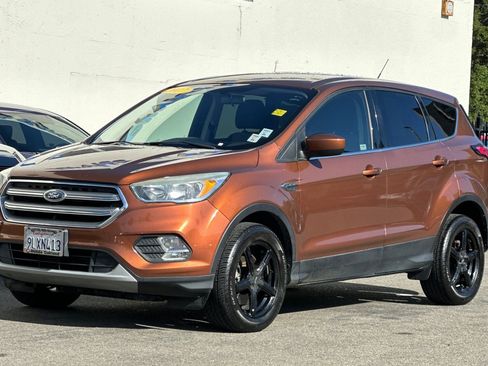 Used 2017 Ford Escape SE image 9