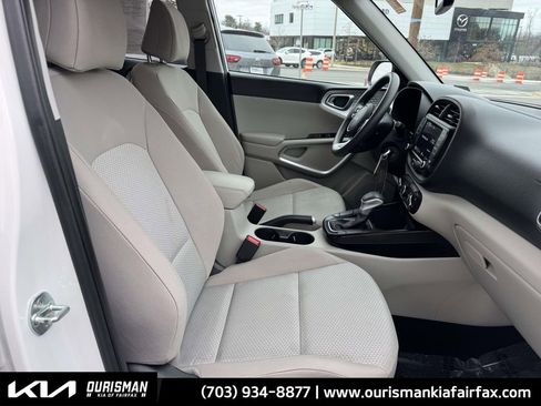 Used 2022 Kia Soul LX image 27