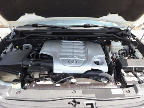 Used 2018 Toyota Land Cruiser AWD/4WD image 14