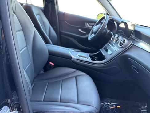 Used 2021 Mercedes-Benz GLC 300 w/ Premium Package image 15