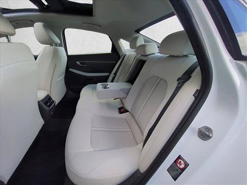Certified 2023 Hyundai Sonata SEL w/ Convenience Package FWD image 22