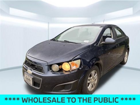 Used 2015 Chevrolet Sonic LT FWD image 2