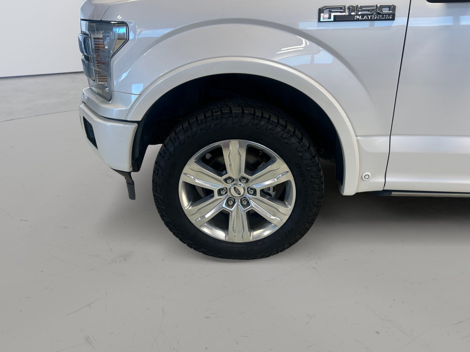 Used 2018 Ford F150 Platinum w/ Equipment Group 701A Luxury AWD/4WD image 8