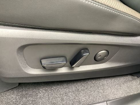 New 2025 Nissan Pathfinder SL w/ Black Appearance Package image 25