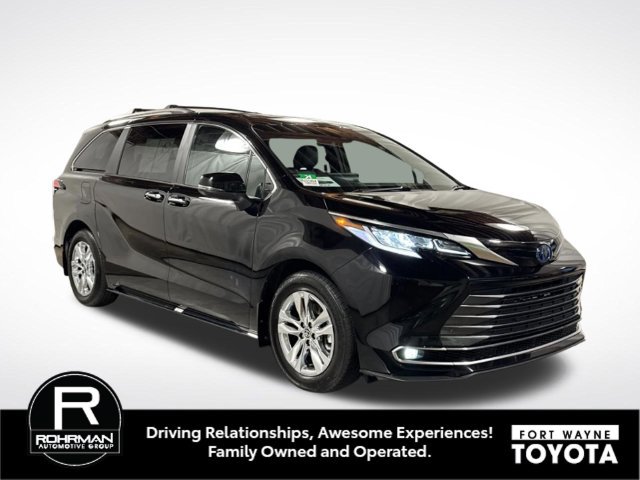 Used 2025 Toyota Sienna Limited AWD/4WD image 5