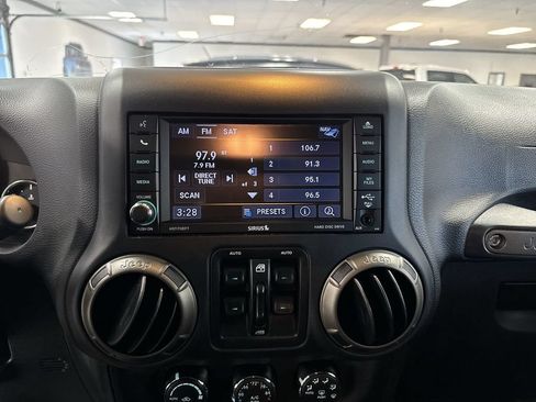 Used 2018 Jeep Wrangler Unlimited Sport AWD/4WD image 17