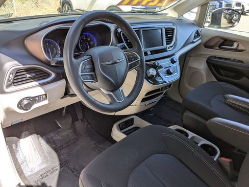 Used 2023 Chrysler Voyager LX FWD image 14