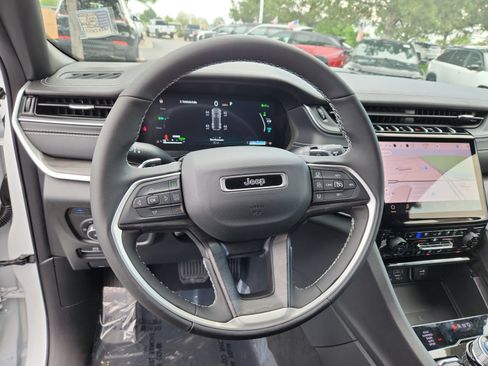 New 2025 Jeep Grand Cherokee Limited 4xe w/ Luxury Tech Group II image 9