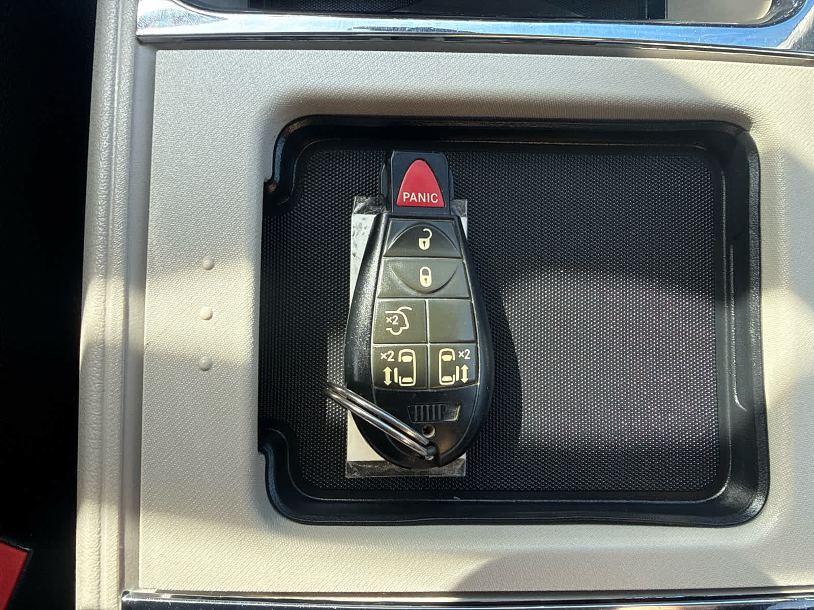 Used 2016 Chrysler Town & Country Touring FWD image 27