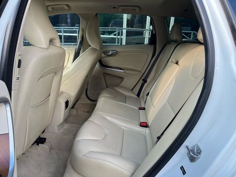 Used 2015 Volvo XC60 T5 Premier w/ Proximity Package FWD image 12