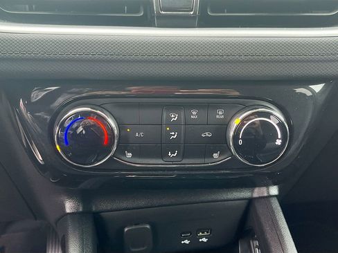 Used 2024 Chevrolet TrailBlazer LT w/ LT Cold Weather Package FWD image 15