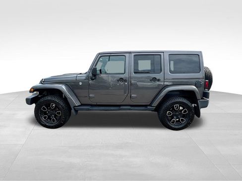 Used 2018 Jeep Wrangler Unlimited Sahara w/ Dual Top Group AWD/4WD image 34
