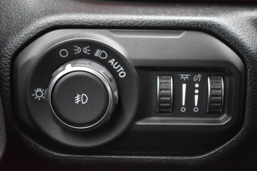 Used 2019 Jeep Wrangler Unlimited Rubicon w/ Cold Weather Group AWD/4WD image 15