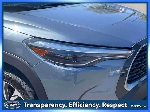 Used 2025 Toyota Corolla Cross XLE AWD/4WD image 9