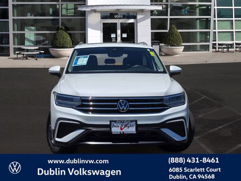 Certified 2023 Volkswagen Tiguan SE w/ Panoramic Sunroof Package FWD image 2