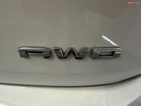 Used 2024 GMC Terrain SLT image 30